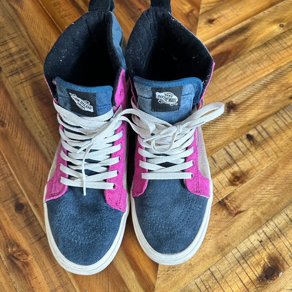 Limited Edition VANS - SK8-HI RECONSTRUCT SHOE - Picture 1 of 11